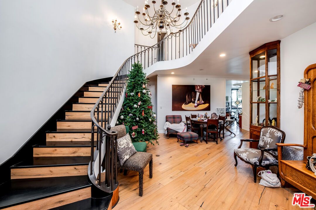 Chandelier, Dining room, Interior, Recessed Lighting, Wood Texture Flooring