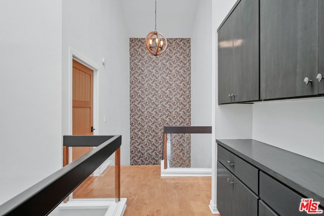 Interior, Pendant Lights, Wood Texture Flooring