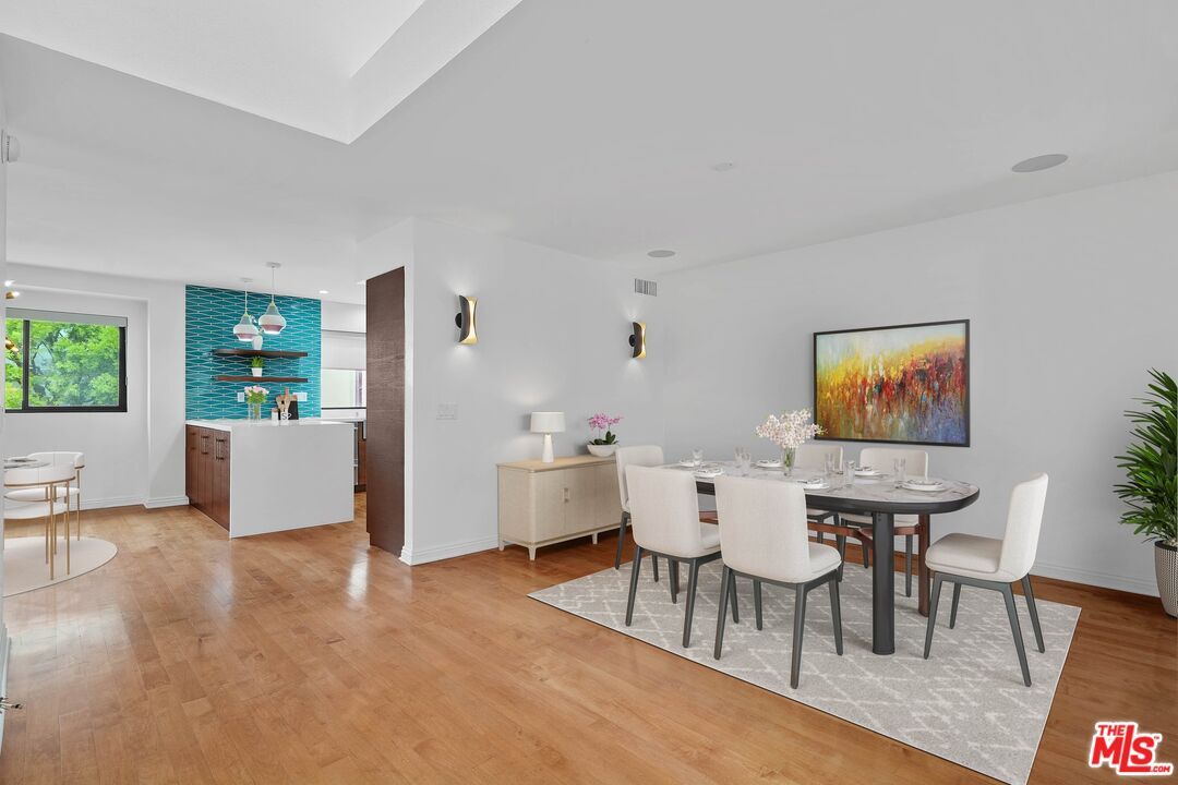 Dining room, Interior, Kitchen, Pendant Lights, Recessed Lighting, Wood Texture Flooring