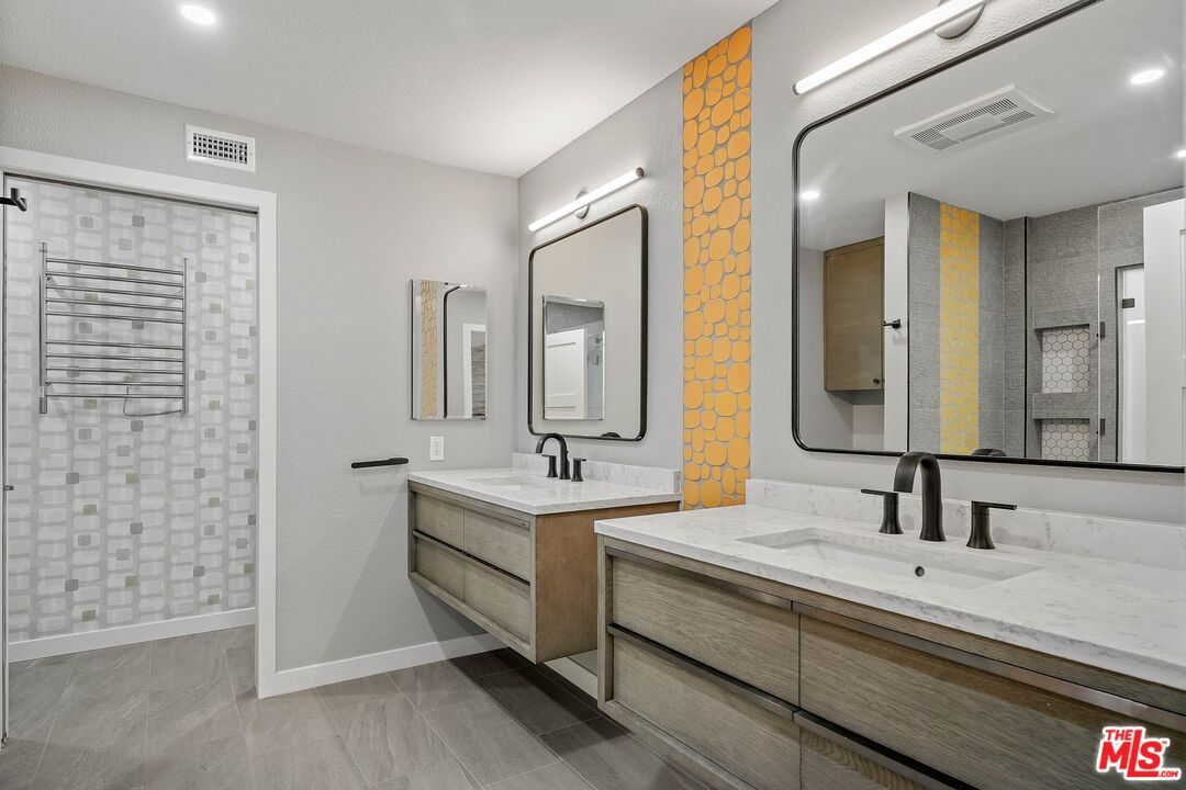 Bathroom, Dual Sink Vanities, Interior, Recessed Lighting