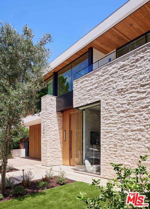 Backyard, Exterior, Facade, Modern