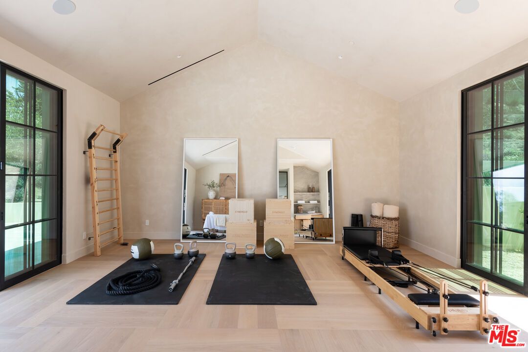 Fitness Equipment, Interior, Recessed Lighting, Wood Texture Flooring