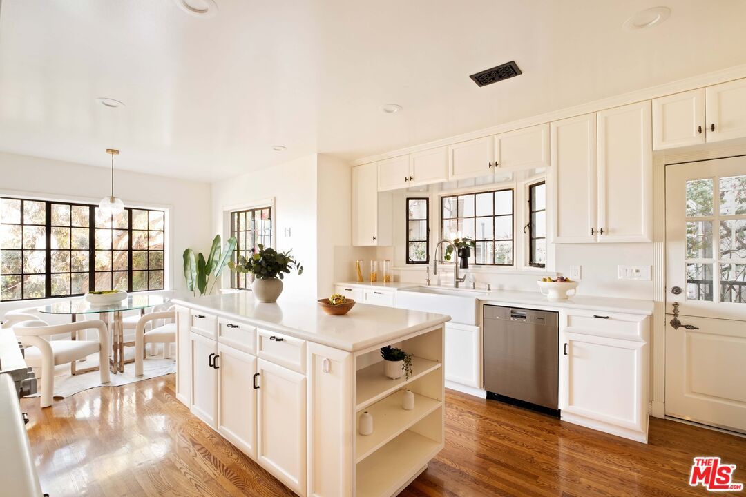 Dining room, Interior, Kitchen, Pendant Lights, Recessed Lighting, Wood Texture Flooring
