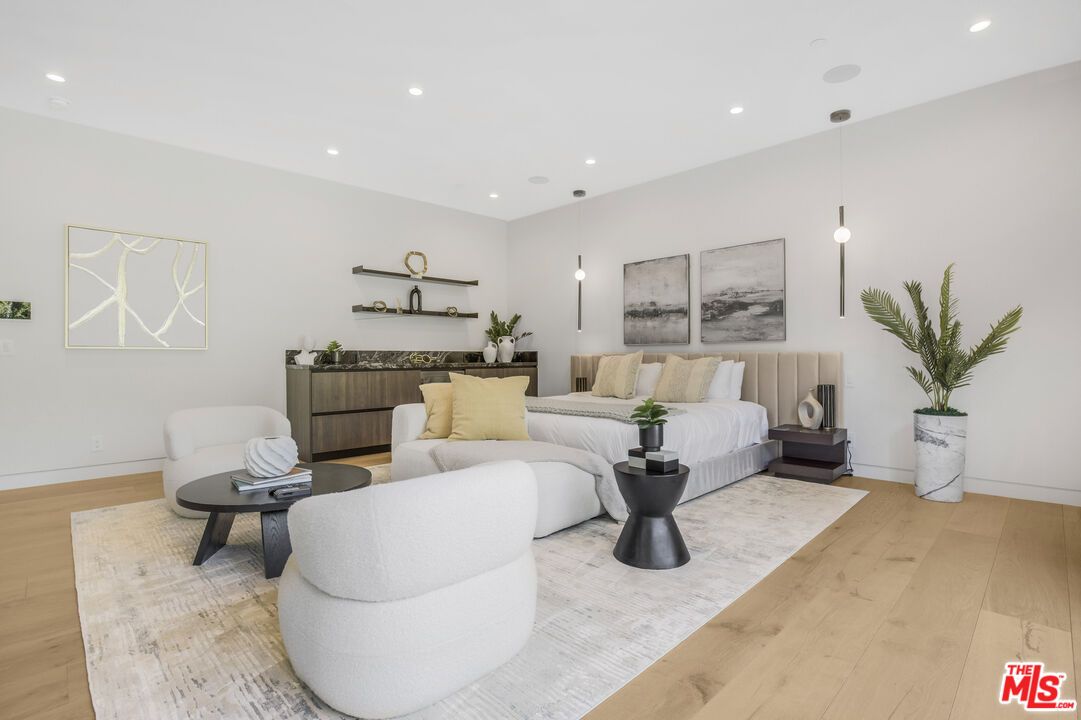 Bedroom, Interior, Living room, Pendant Lights, Recessed Lighting, Wood Texture Flooring