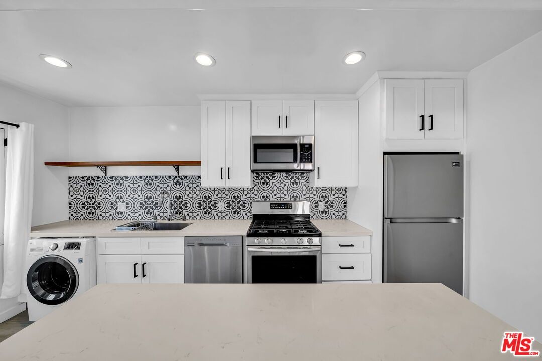 Interior, Kitchen, Recessed Lighting, Washer