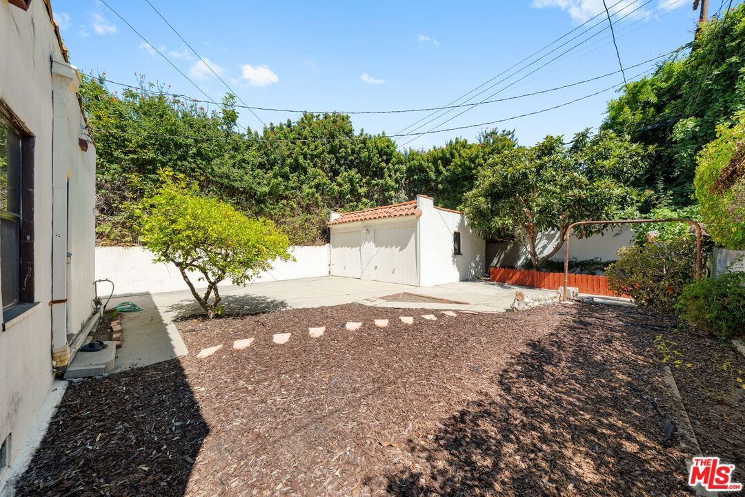 Backyard, Detached Garage, Exterior