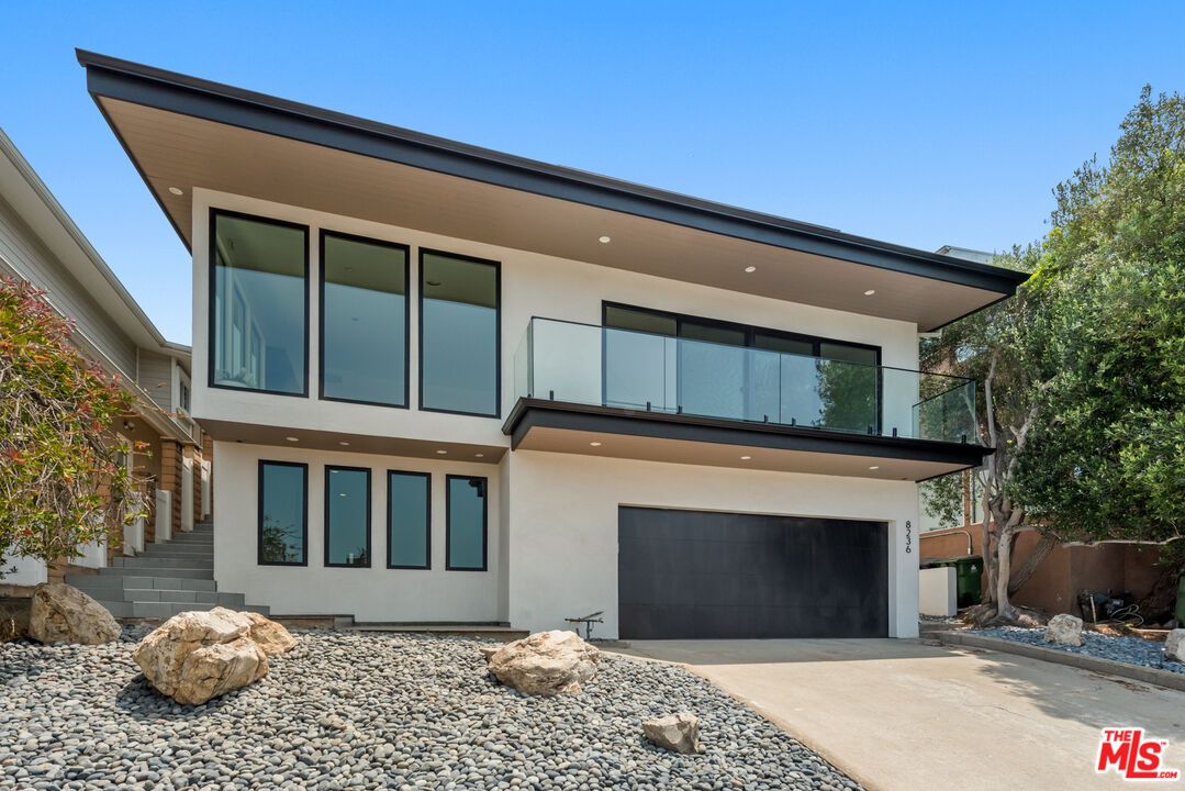 Attached, Exterior, Facade, Modern