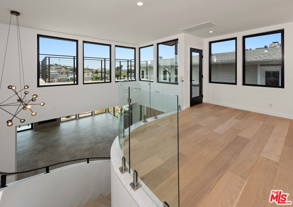 Interior, Pendant Lights, Recessed Lighting, Wood Texture Flooring