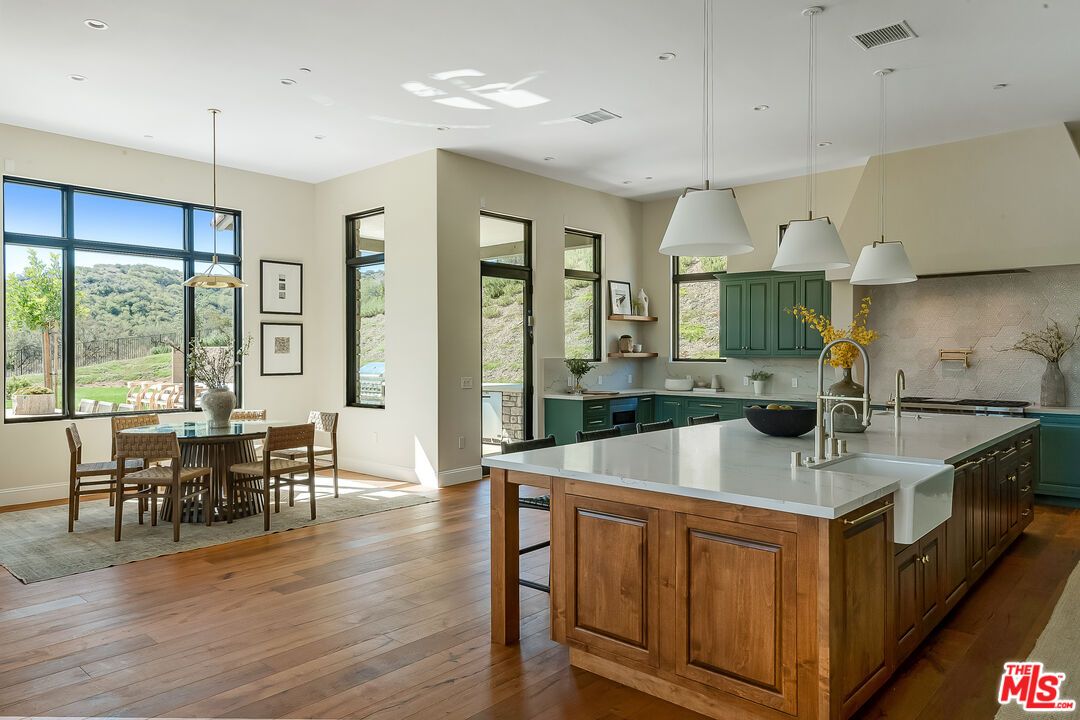 Dining room, Interior, Kitchen, Pendant Lights, Recessed Lighting, Wood Texture Flooring