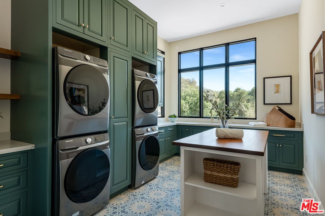 Interior, Kitchen, Recessed Lighting, Washer
