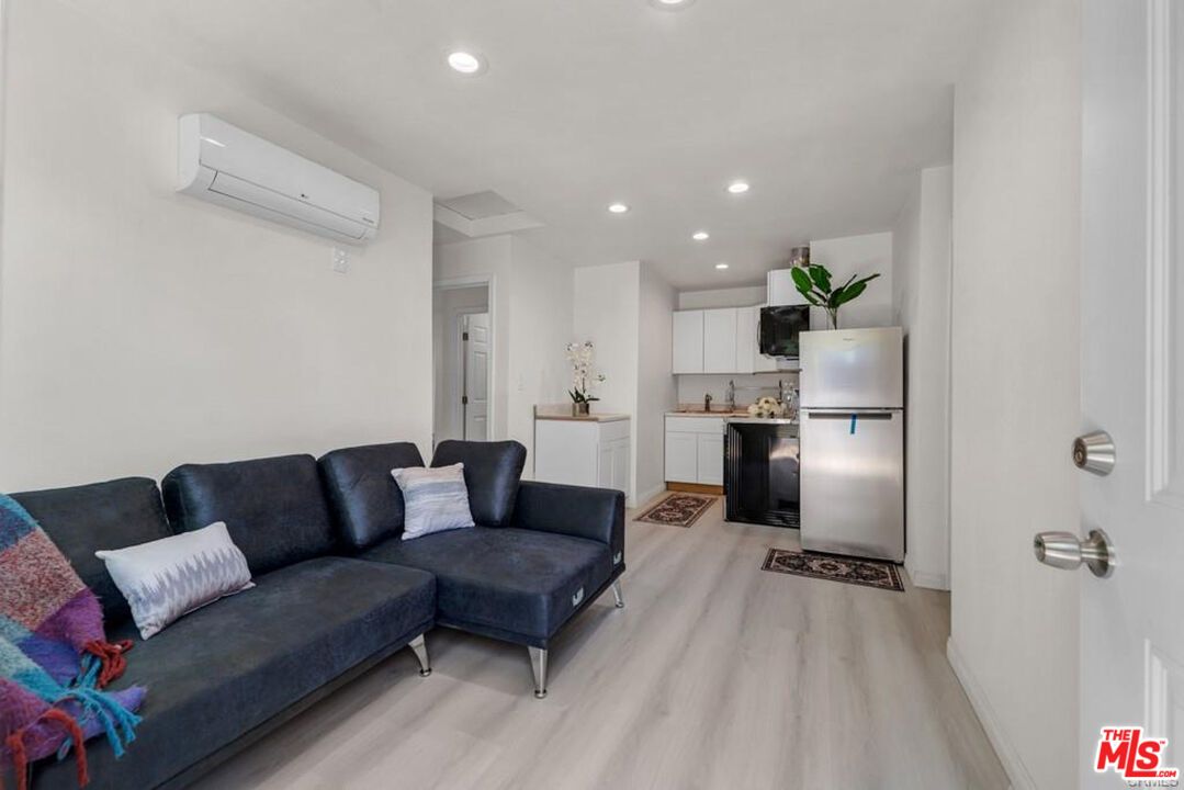 Interior, Kitchen, Living room, Recessed Lighting, Wood Texture Flooring