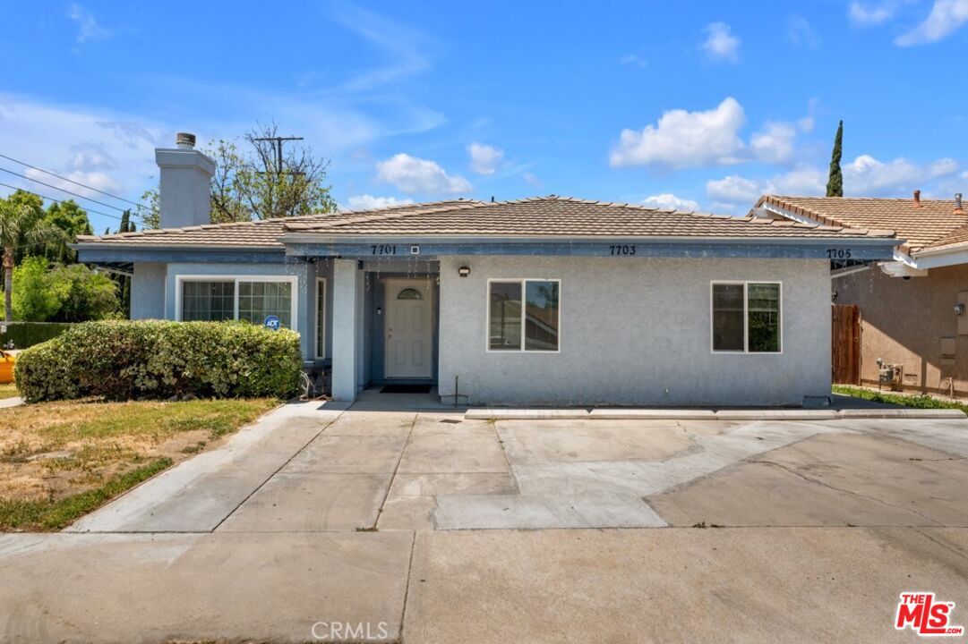 Exterior, Facade, Ranch