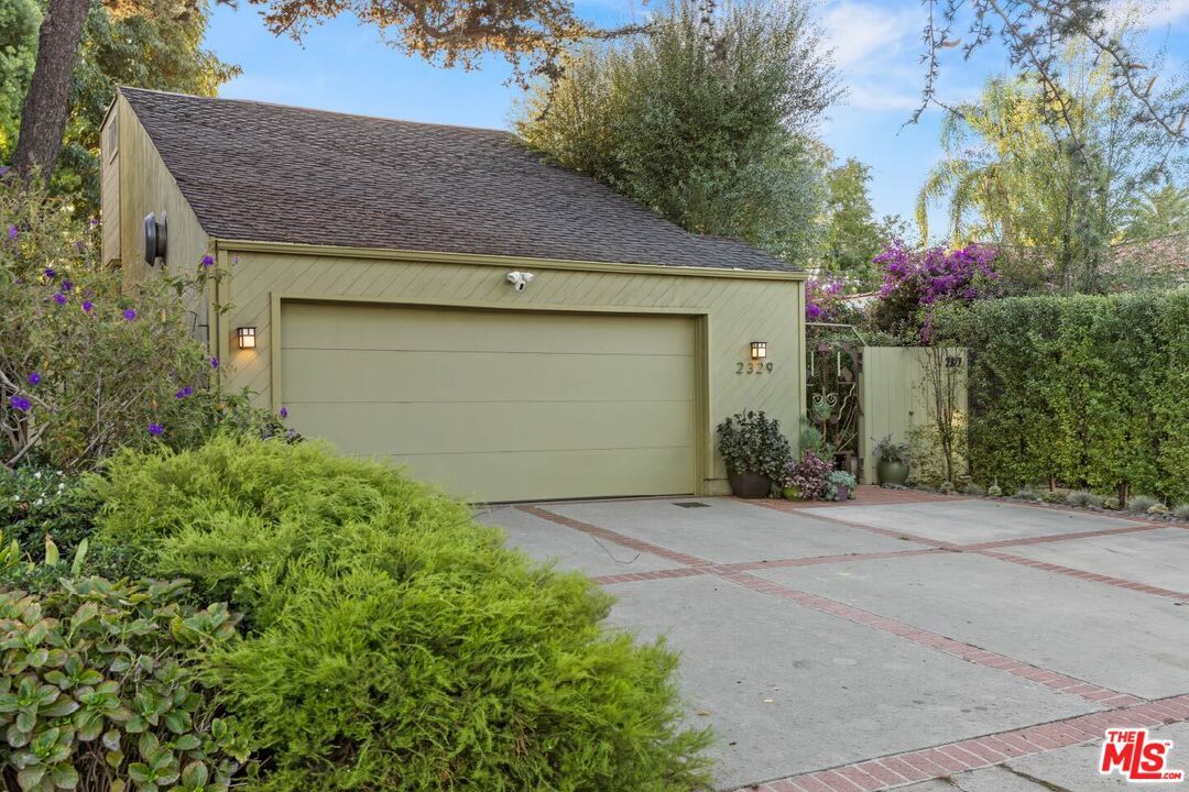 Detached Garage, Exterior