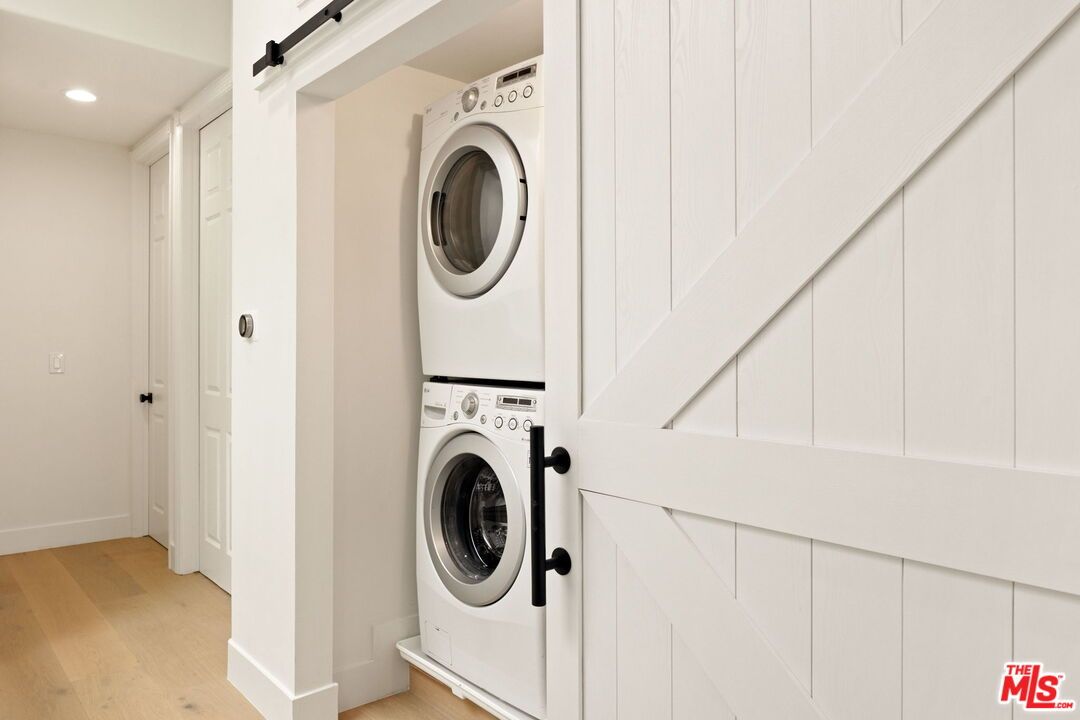 Interior, Recessed Lighting, Utility Closets, Washer, Wood Texture Flooring