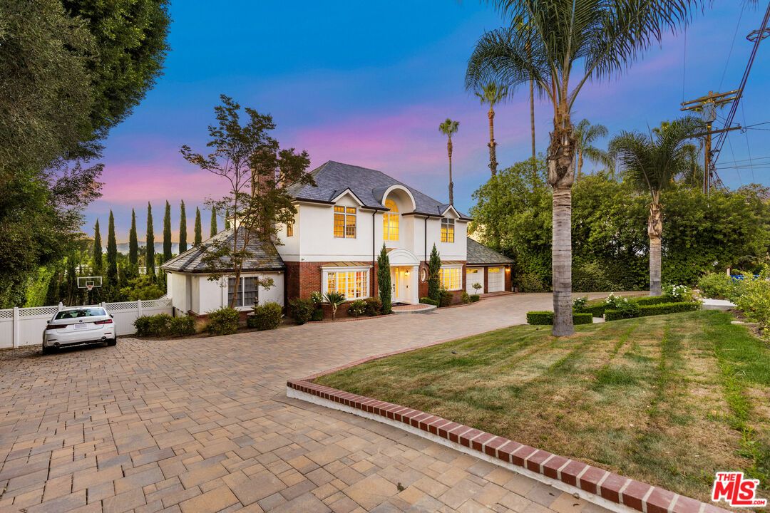 Attached, Backyard, Exterior, Facade, French Provincial