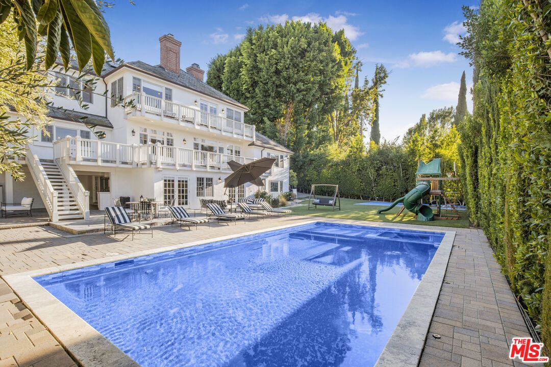 Exterior, Playground, Pool