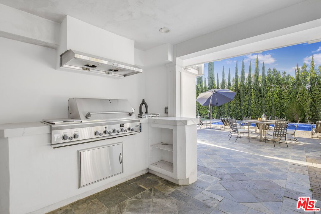 Exterior, Outdoor Kitchen