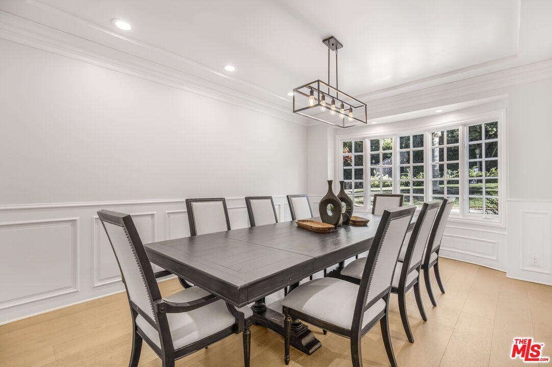 Dining room, Interior, Pendant Lights, Recessed Lighting, Wood Texture Flooring