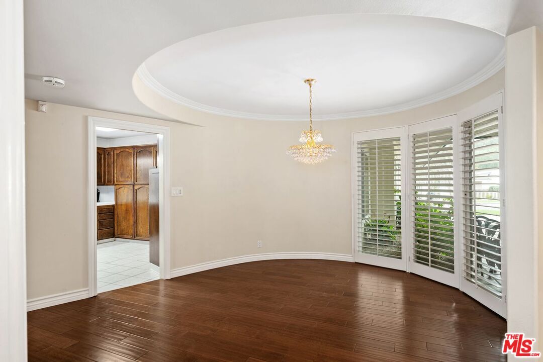 Chandelier, Empty room, Interior, Wood Texture Flooring