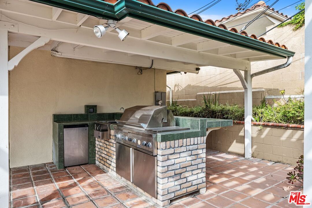 Exterior, Outdoor Kitchen