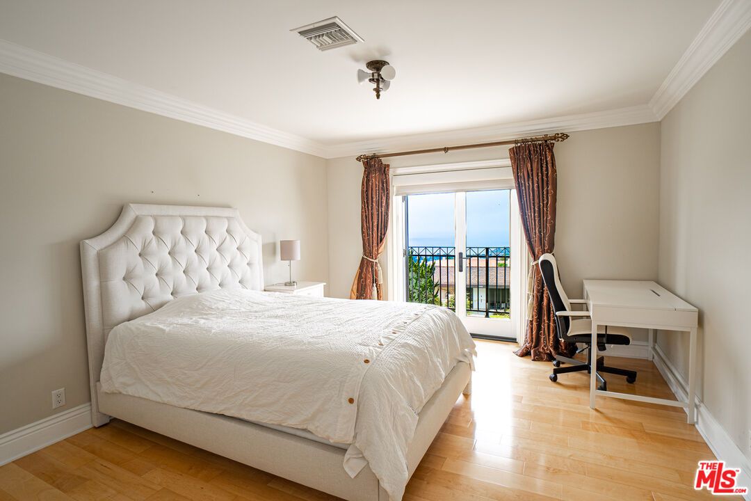 Bedroom, Home Office, Interior, Water, Wood Texture Flooring