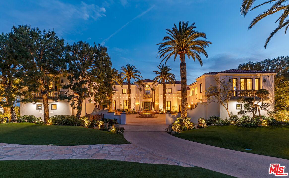 Backyard, Exterior, Facade, Mediterranean