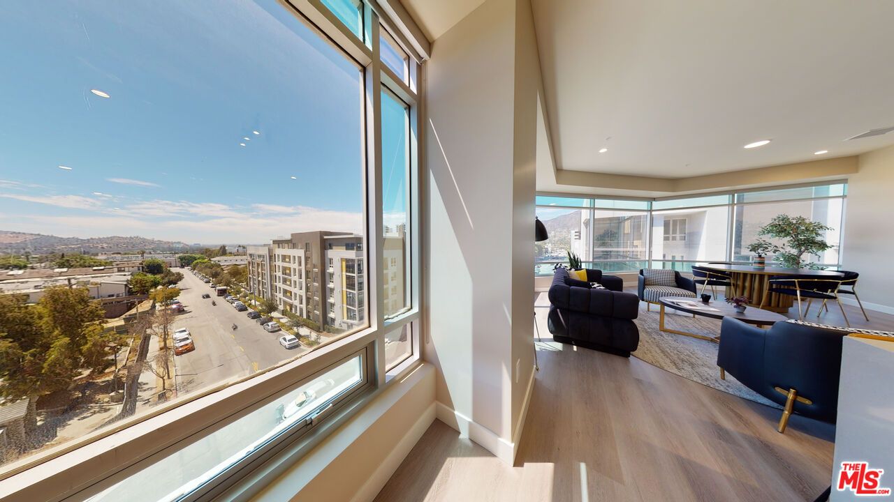 Dining room, Interior, Living room, Recessed Lighting, Wood Texture Flooring