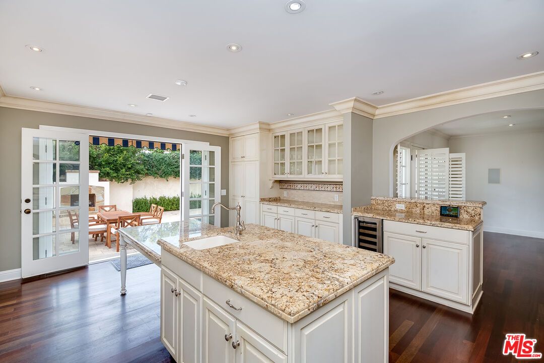 Dining room, Interior, Kitchen, Recessed Lighting, Wood Texture Flooring