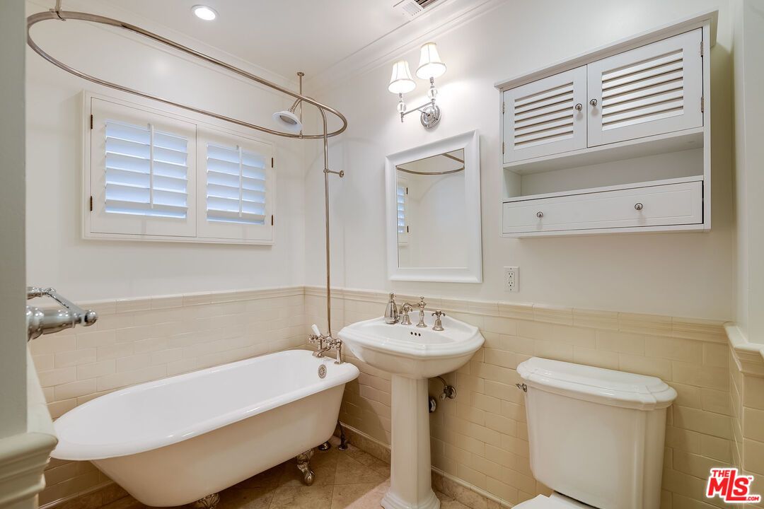 Bathroom, Free Standing Baths, Interior, Recessed Lighting