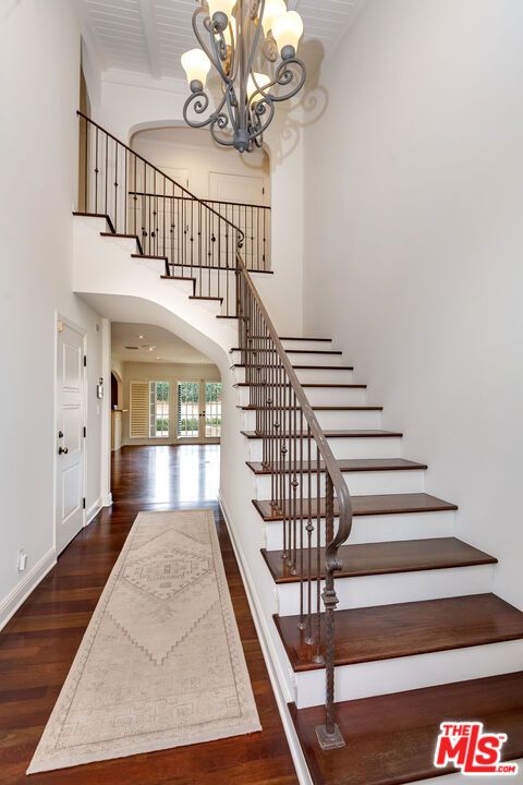 Chandelier, Interior, Wood Texture Flooring