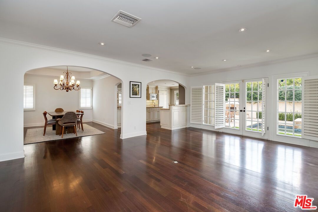 Chandelier, Dining room, Interior, Recessed Lighting, Wood Texture Flooring