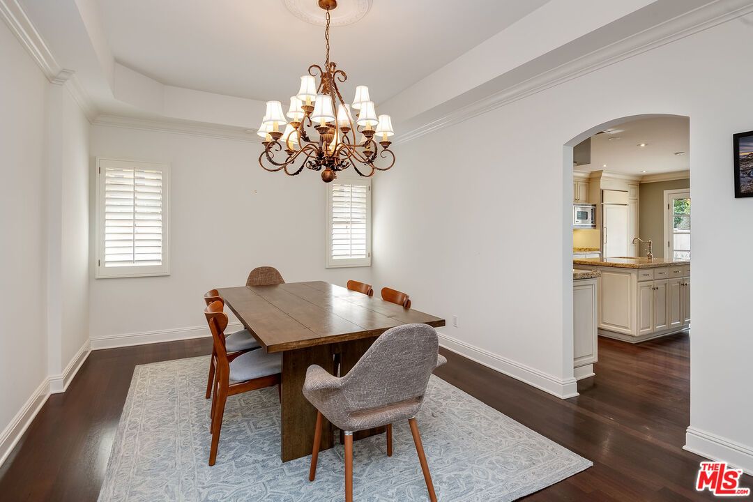 Chandelier, Dining room, Interior, Kitchen, Recessed Lighting, Wood Texture Flooring