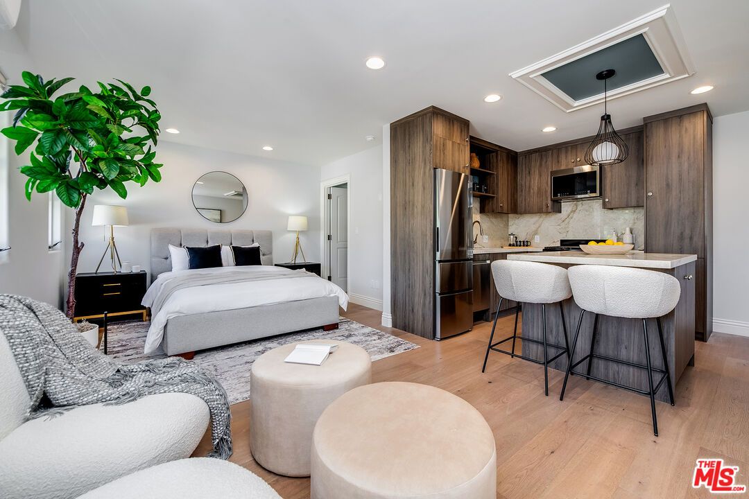 Bedroom, Interior, Kitchen, Pendant Lights, Recessed Lighting, Stainless Steel Appliances, Wood Texture Flooring