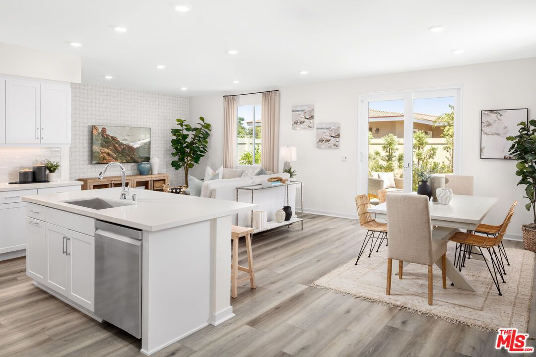 Dining room, Interior, Kitchen, Recessed Lighting, Wood Texture Flooring