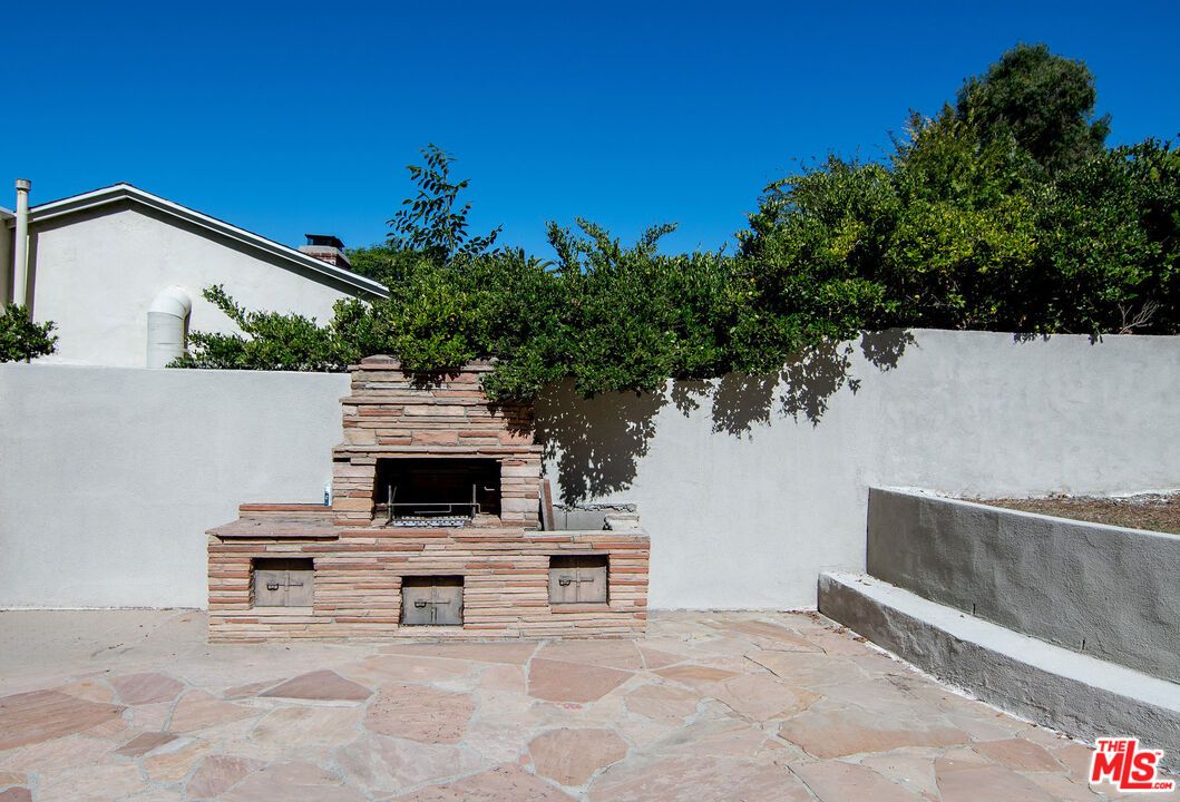 Exterior, Outdoor Kitchen