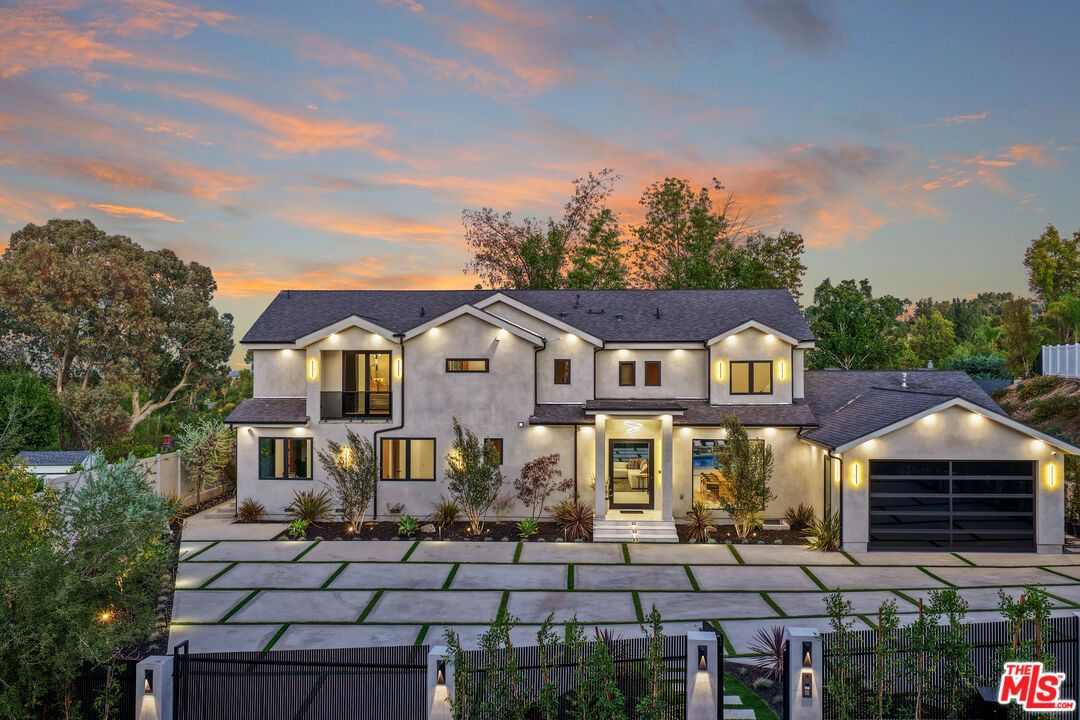 Attached, Exterior, Facade, French Provincial