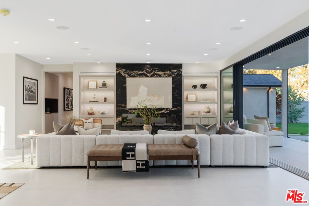 Fireplace, Interior, Living room, Recessed Lighting