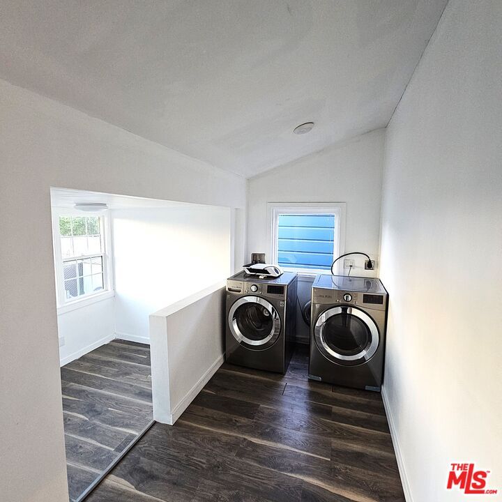 Interior, Washer, Wood Texture Flooring