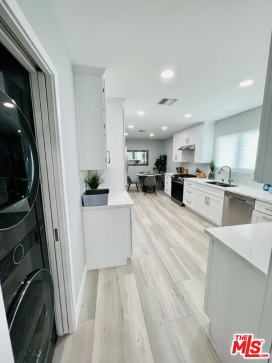 Dining room, Interior, Kitchen, Recessed Lighting, Wood Texture Flooring