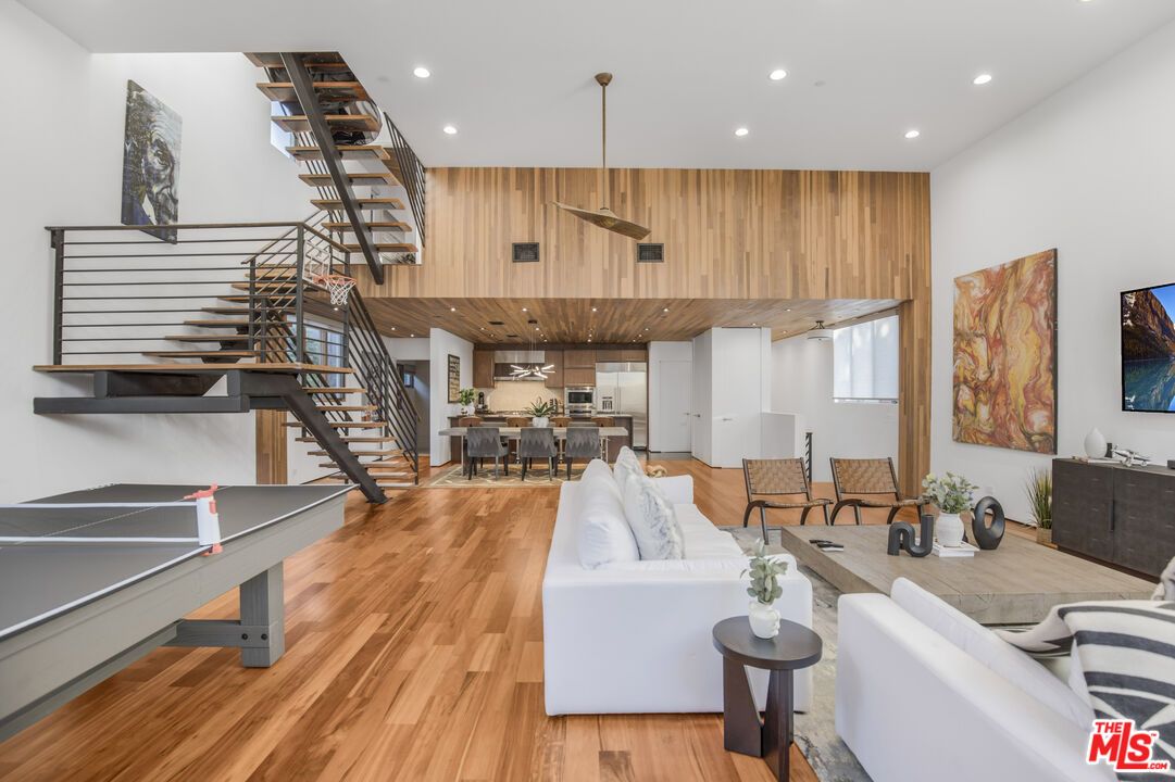 Dining room, Interior, Living room, Pendant Lights, Recessed Lighting, Wood Texture Flooring