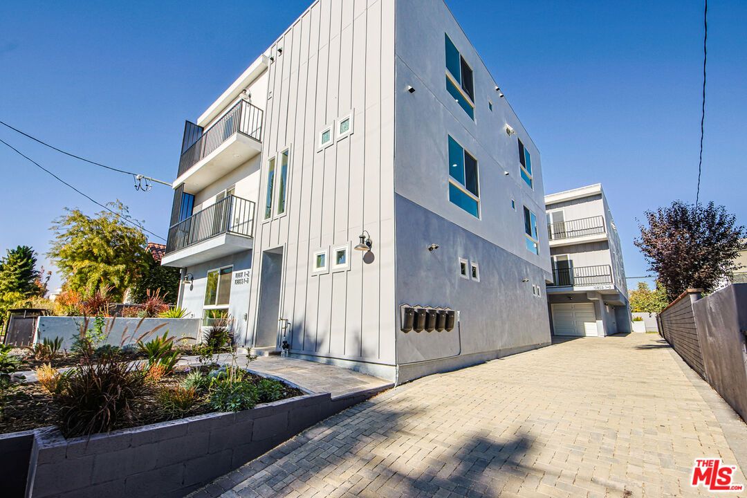 Exterior, Facade, None