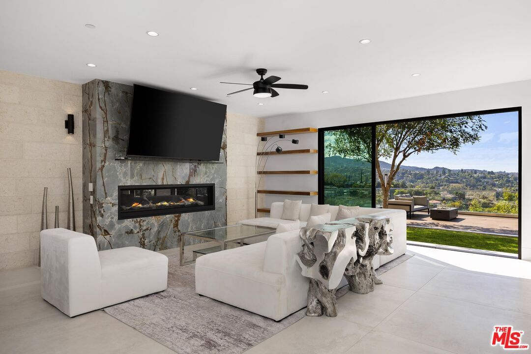 Fireplace, Interior, Living room, Recessed Lighting