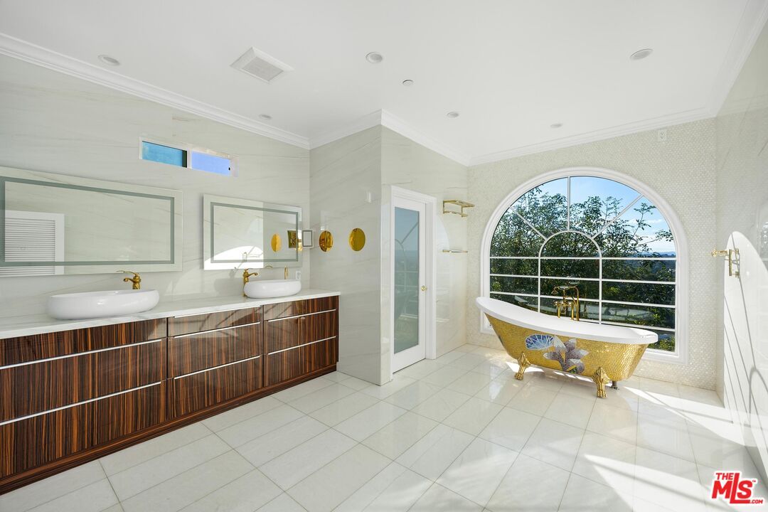 Bathroom, Free Standing Baths, Interior, Recessed Lighting