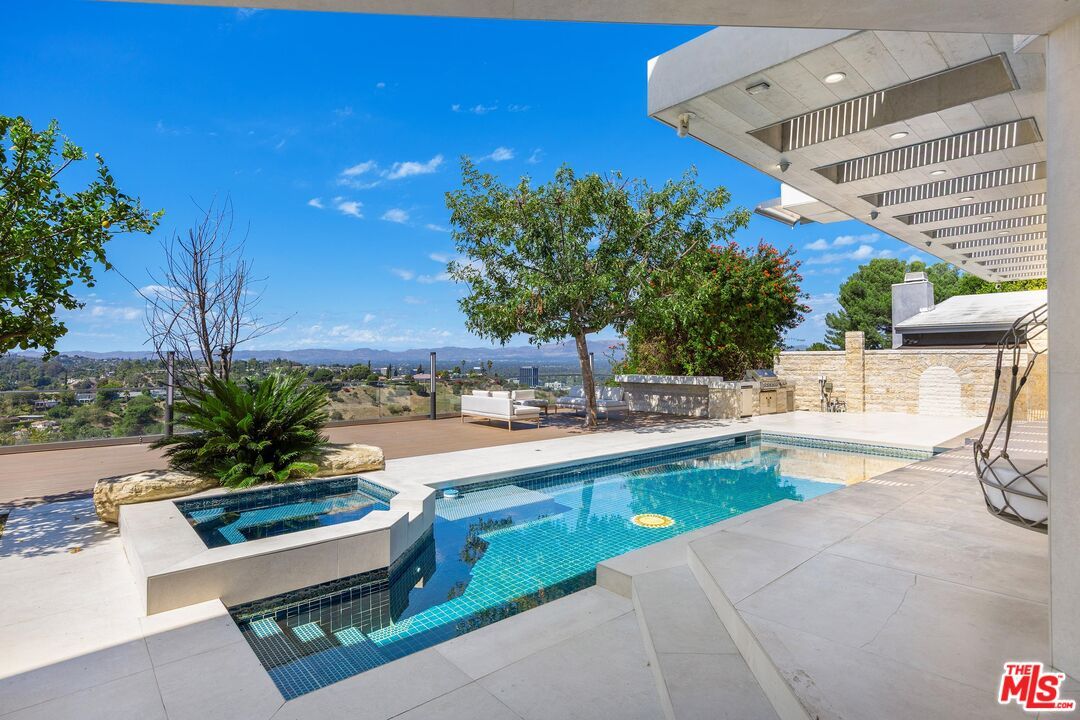 Exterior, Pool, Water