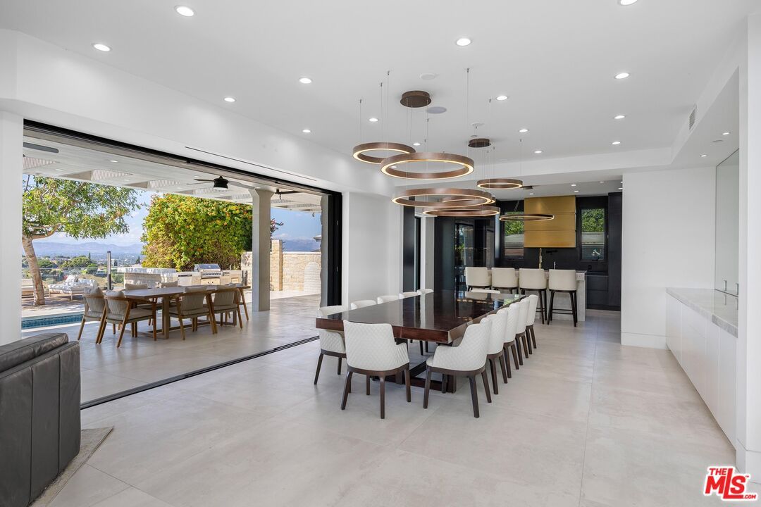 Dining room, Interior, Pendant Lights, Recessed Lighting, Water