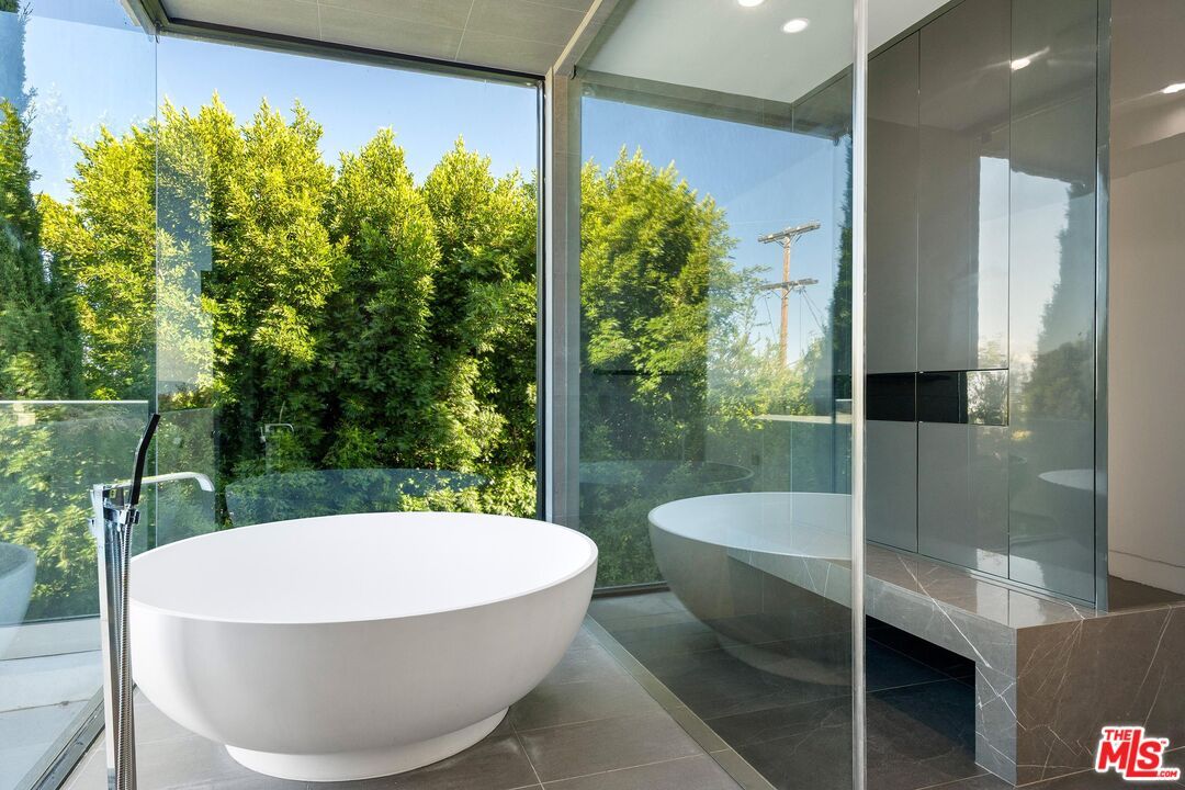 Bathroom, Free Standing Baths, Glass Shower, Interior, Recessed Lighting