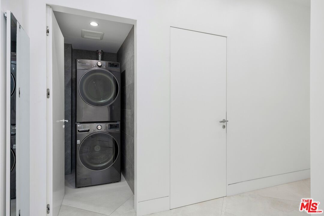 Interior, Recessed Lighting, Utility Closets, Washer