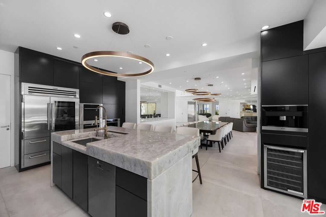 Dining room, Interior, Kitchen, Pendant Lights, Recessed Lighting, Stainless Steel Appliances