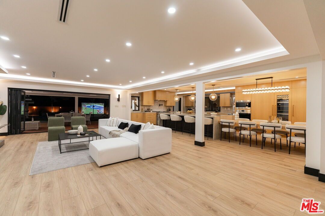 Dining room, Interior, Kitchen, Living room, Pendant Lights, Recessed Lighting, Wood Texture Flooring