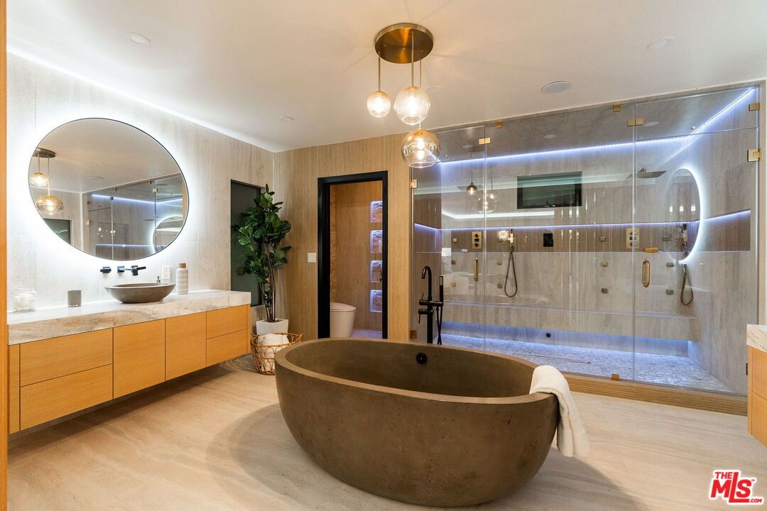 Bathroom, Free Standing Baths, Glass Shower, Interior, Pendant Lights, Recessed Lighting
